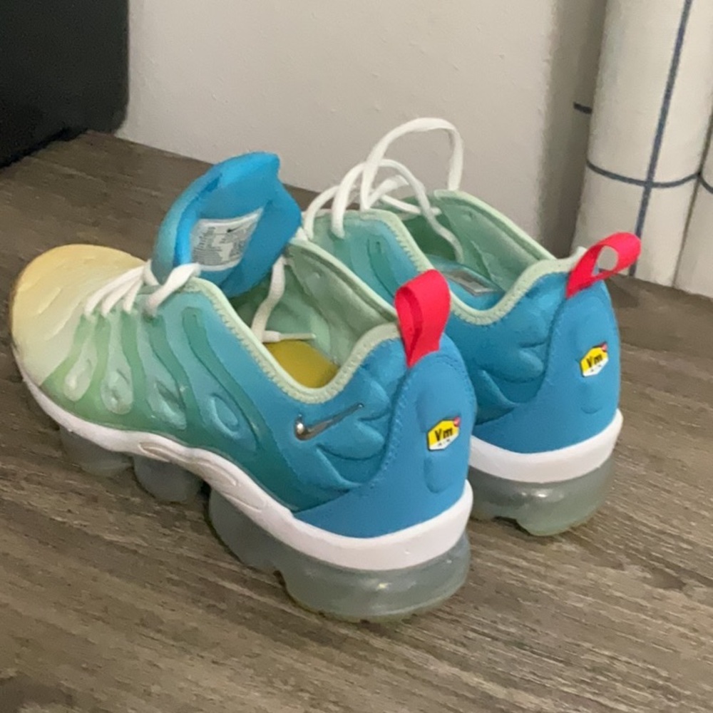 Nike Air Vapormax Plus - Picture 3 of 8